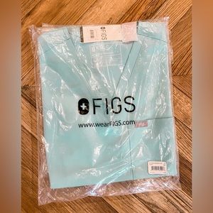 NWT Figs Catarina One Pocket Top in Seaglass